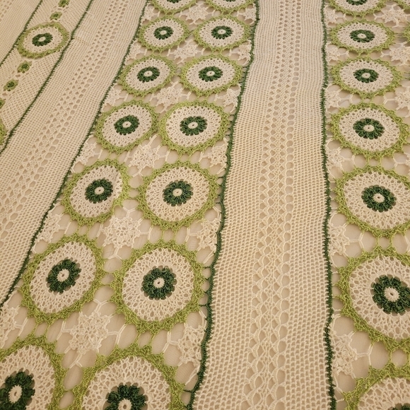 Vintage Green and White Crocheted King Size Coverlet - Picture 4 of 5